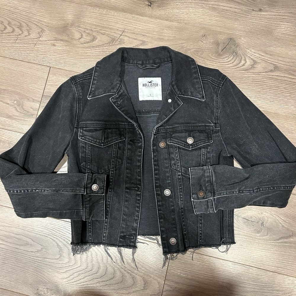 Hollister Black Denim Jacket, cropped size small